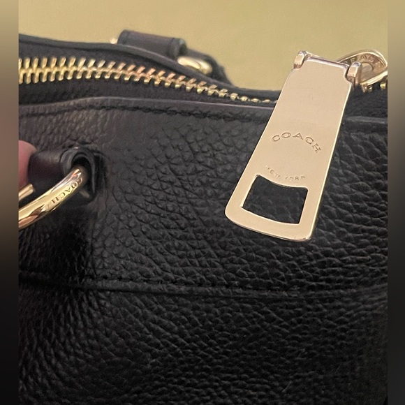 COACH TOTE, TYLER PEBBLE LEATHER, BLACK & GOLD, CROSSBODY, UNBRANDED CHAIN - Picture 10 of 15